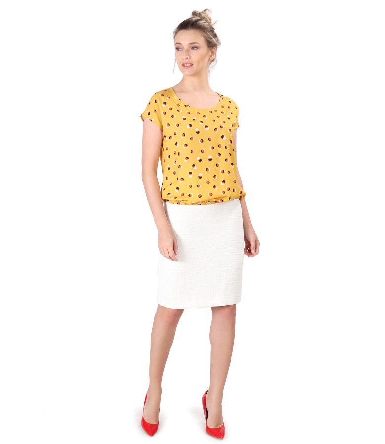 Elegant outfit with viscose blouse with dots and tapered skirt