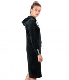 Hooded velvet dress with elastic lining on the cuffs