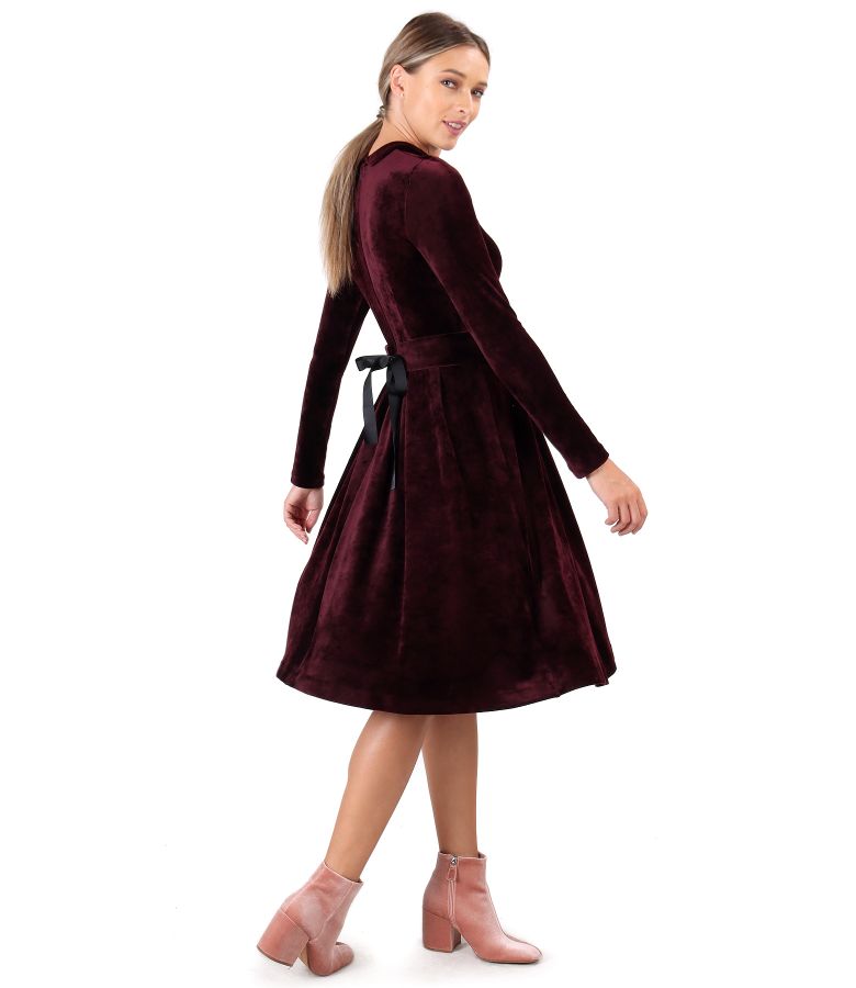 Velvet dress with round collar