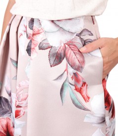 Long skirt printed with floral motifs