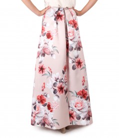 Long skirt printed with floral motifs