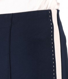 Ankle pants with cream-colored insert on the sides