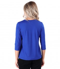 Elastic jersey blouse with rips at the decolletage and sleeve