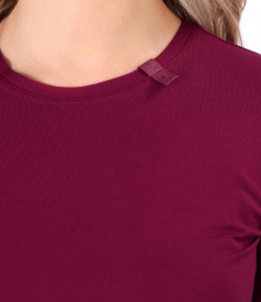 Elastic jersey blouse with rips at the decolletage and sleeve