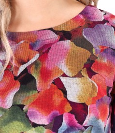 Blouse made of thick elastic jersey printed with floral motifs