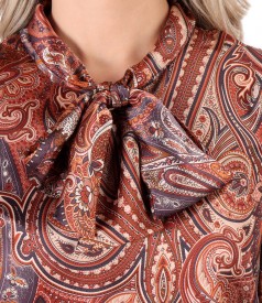 Elegant blouse made of printed satin with paisley motifs