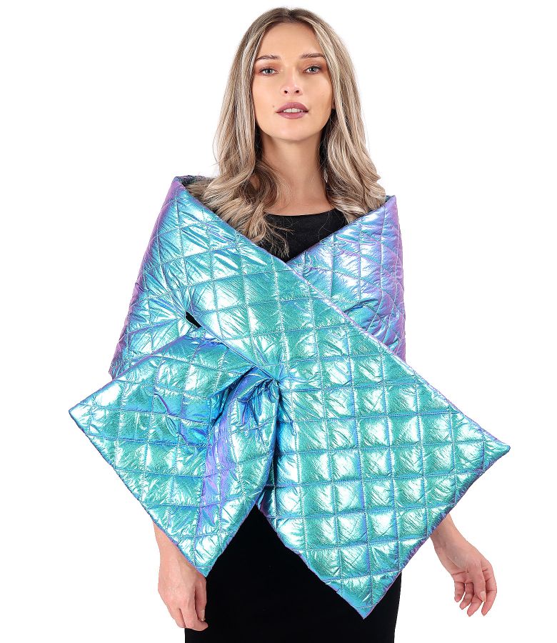 Elegant shawl made of waterproof quilted fabric