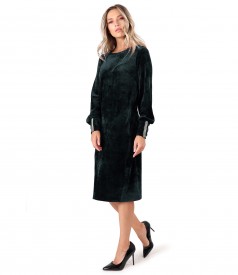 Velvet dress with elastic lining on the cuffs