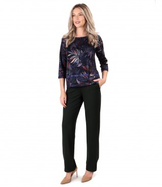 Casual pants made of thick elastic jersey with blouse made of jersey printed with floral motifs