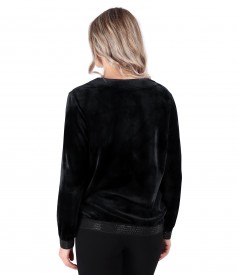 Sweatshirt without hood made of elastic velvet