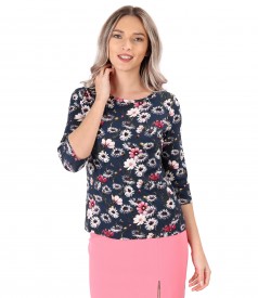 Elastic jersey blouse printed with floral motifs