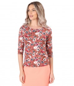 Elastic jersey blouse printed with floral motifs