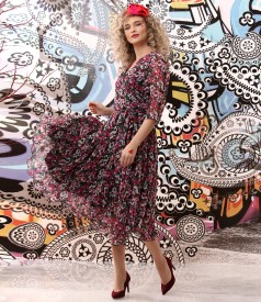 Elegant veil dress printed with floral motifs