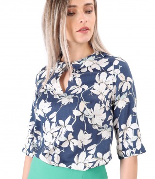 Elegant tencel blouse printed with floral motifs