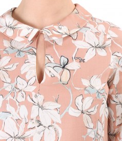 Elegant tencel blouse printed with floral motifs