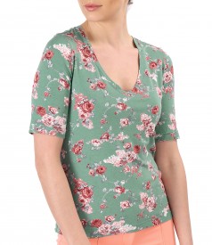 Blouse made of elastic jersey printed with floral motifs