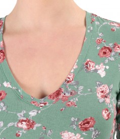 Blouse made of elastic jersey printed with floral motifs