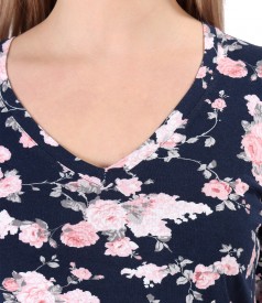 Blouse made of elastic jersey printed with floral motifs