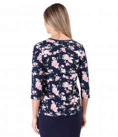 Blouse made of elastic jersey printed with floral motifs