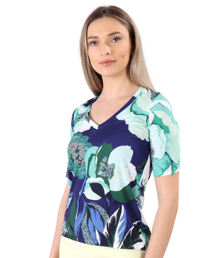 Blouse made of elastic jersey printed with floral motifs