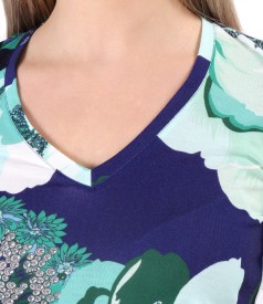 Blouse made of elastic jersey printed with floral motifs