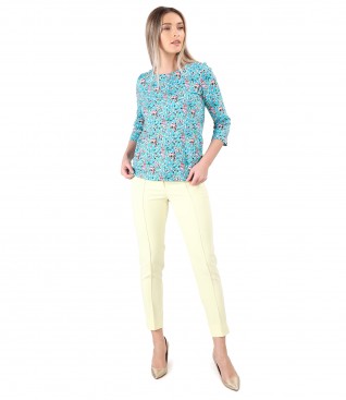 Elegant outfit with ankle pants and elastic cotton blouse