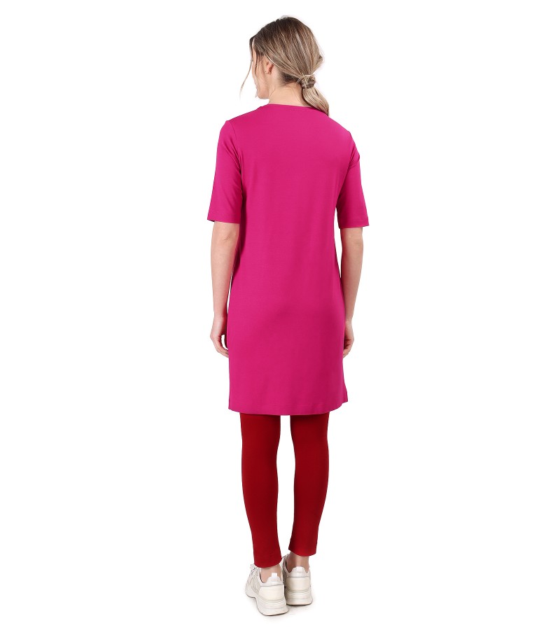 Casual outfit with elastic jersey dress and leggings