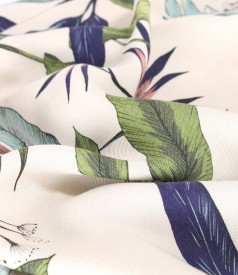Elegant tencel blouse printed with floral motifs