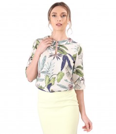 Elegant tencel blouse printed with floral motifs