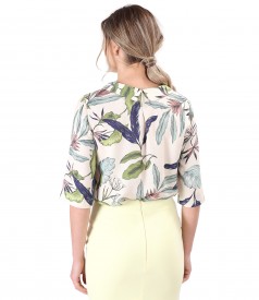 Elegant tencel blouse printed with floral motifs