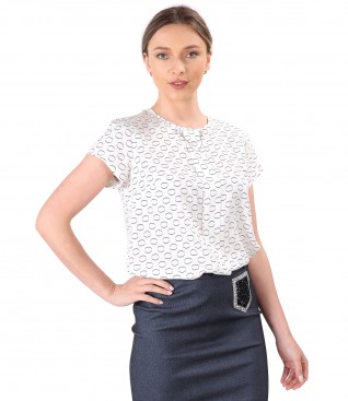 Elegant viscose blouse with brooch at the neckline