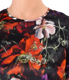 Natural silk blouse printed with floral motifs