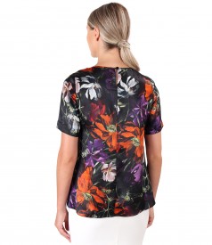 Natural silk blouse printed with floral motifs