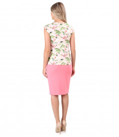 Office outfit with elastic jersey blouse printed with flowers and zippered skirt on the front