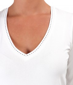 Blouse made of thin elastic jersey with V decolletage