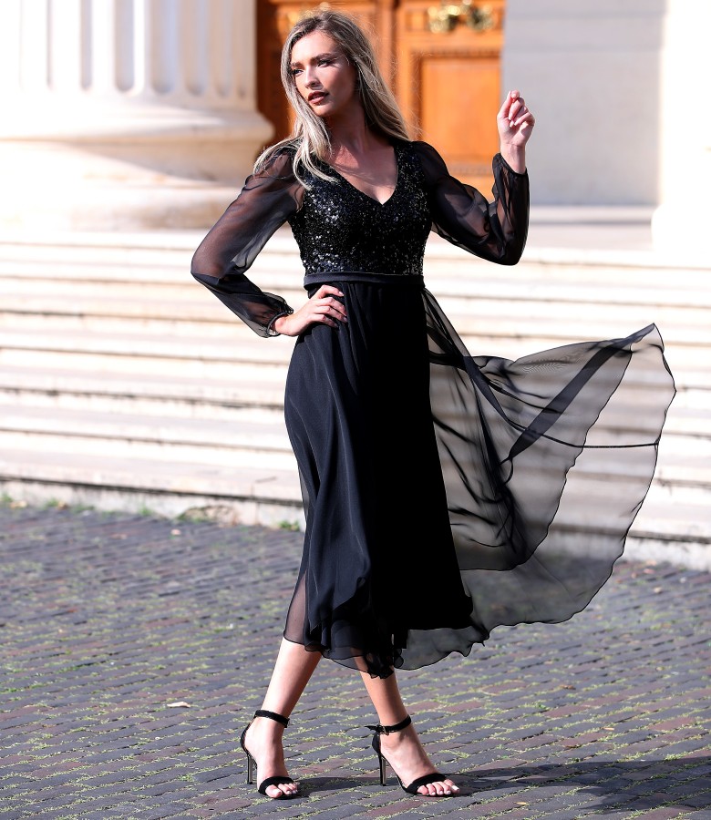 Evening dress with flexible sequin bodice