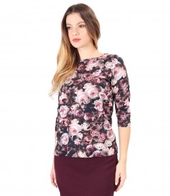 Elastic jersey blouse printed with floral motifs