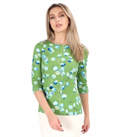 Elastic jersey blouse printed with floral motifs