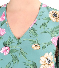 Casual blouse printed with floral motifs