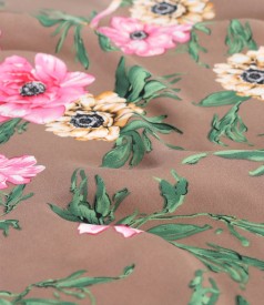 Casual blouse printed with floral motifs