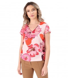 Elegant viscose blouse printed with floral motifs