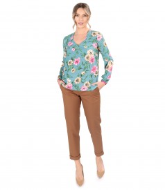 Elegant outfit with printed viscose blouse with cotton pants