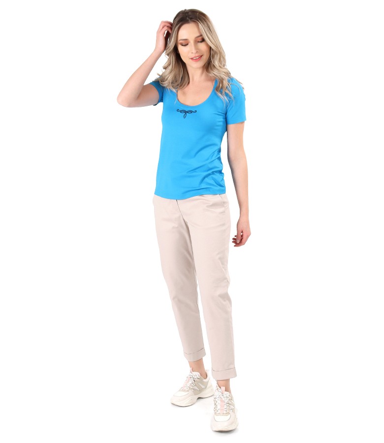 Casual outfit with stretch cotton pants and elastic jersey blouse