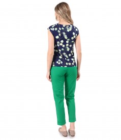 Casual outfit with stretch cotton trousers and digital print jersey blouse