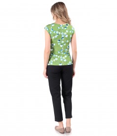 Casual outfit with stretch cotton trousers and digital print jersey blouse