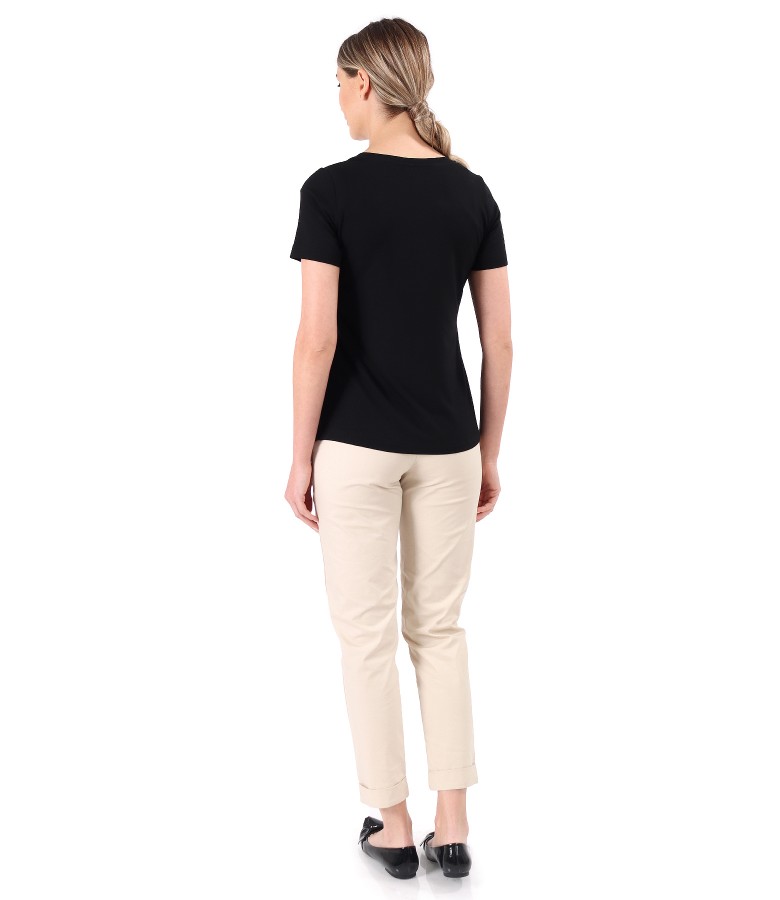 Casual outfit with ankle pants and elastic jersey blouse