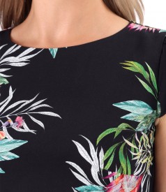 Elegant viscose dress printed with floral motifs