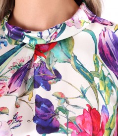 Natural silk blouse printed with floral motifs