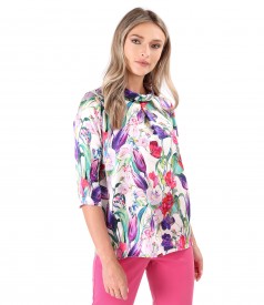 Natural silk blouse printed with floral motifs