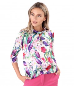 Natural silk blouse printed with floral motifs